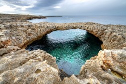 polignano-a-mare-grotta-di-sella.jpg